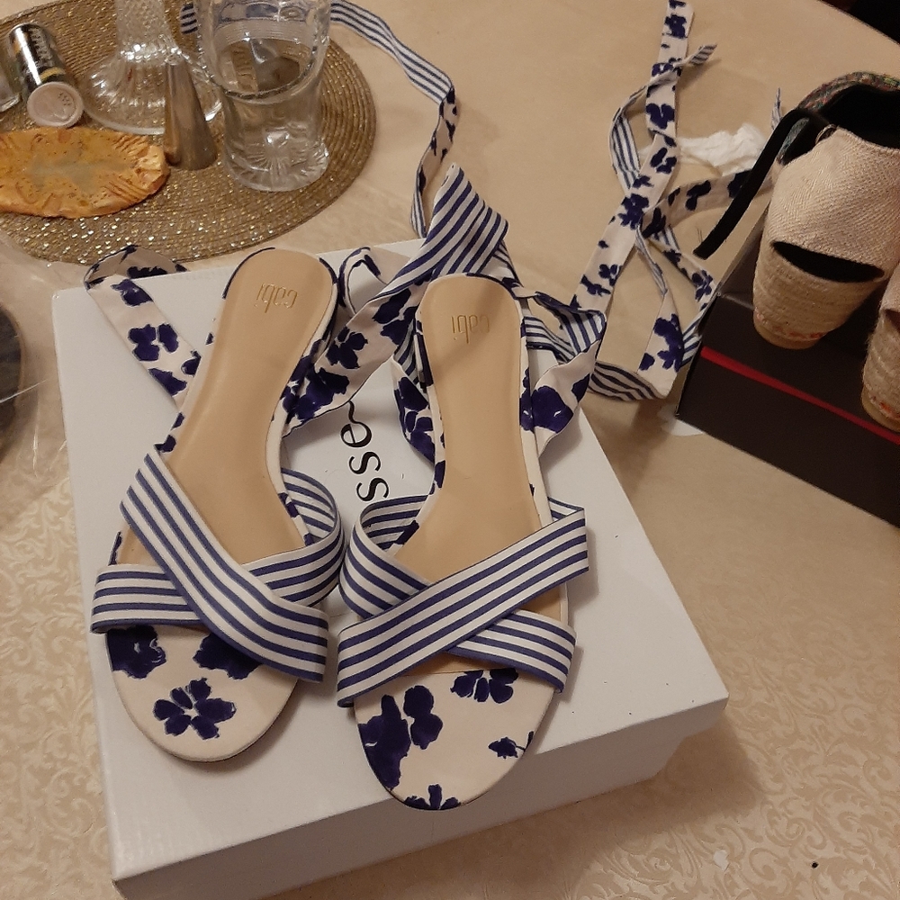 Cabi tie up shoes. Size 10M